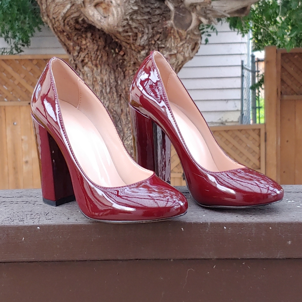 NWOT: Burgundy rounded toe patent leather pumps